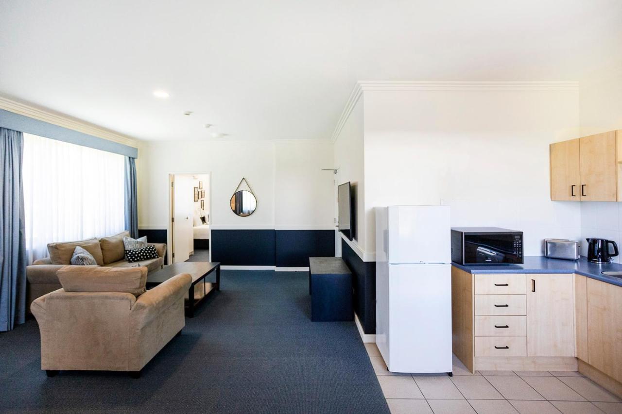ฮอว์เคสบูรี่เรซคลับโมเต็ล วินเซอร์ ภายนอก รูปภาพ A typical studio apartment