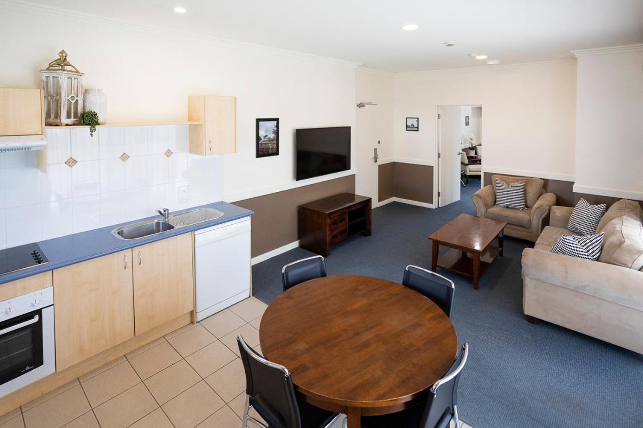ฮอว์เคสบูรี่เรซคลับโมเต็ล วินเซอร์ ภายนอก รูปภาพ A typical apartment at the University of Tasmania's New College