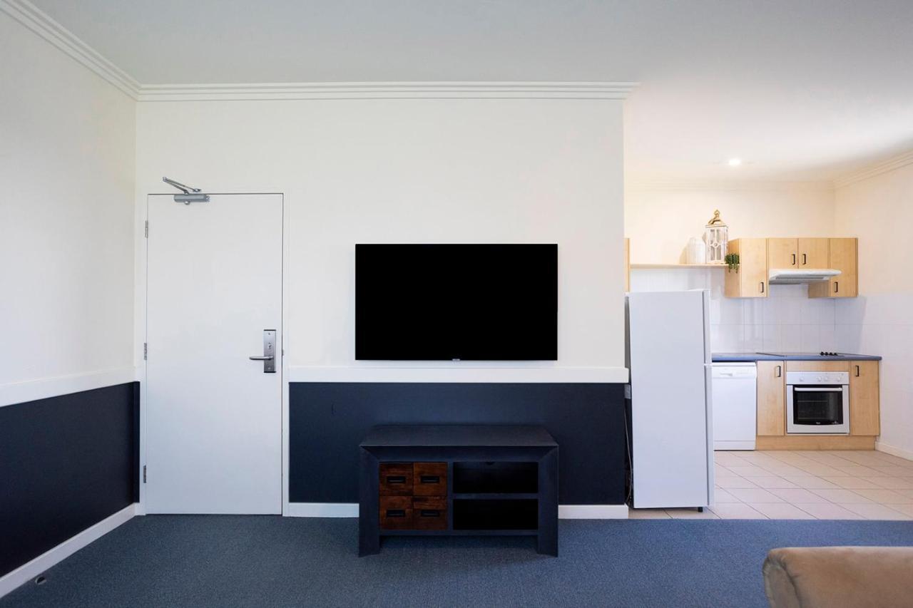 ฮอว์เคสบูรี่เรซคลับโมเต็ล วินเซอร์ ภายนอก รูปภาพ A typical apartment at the University of Western Australia