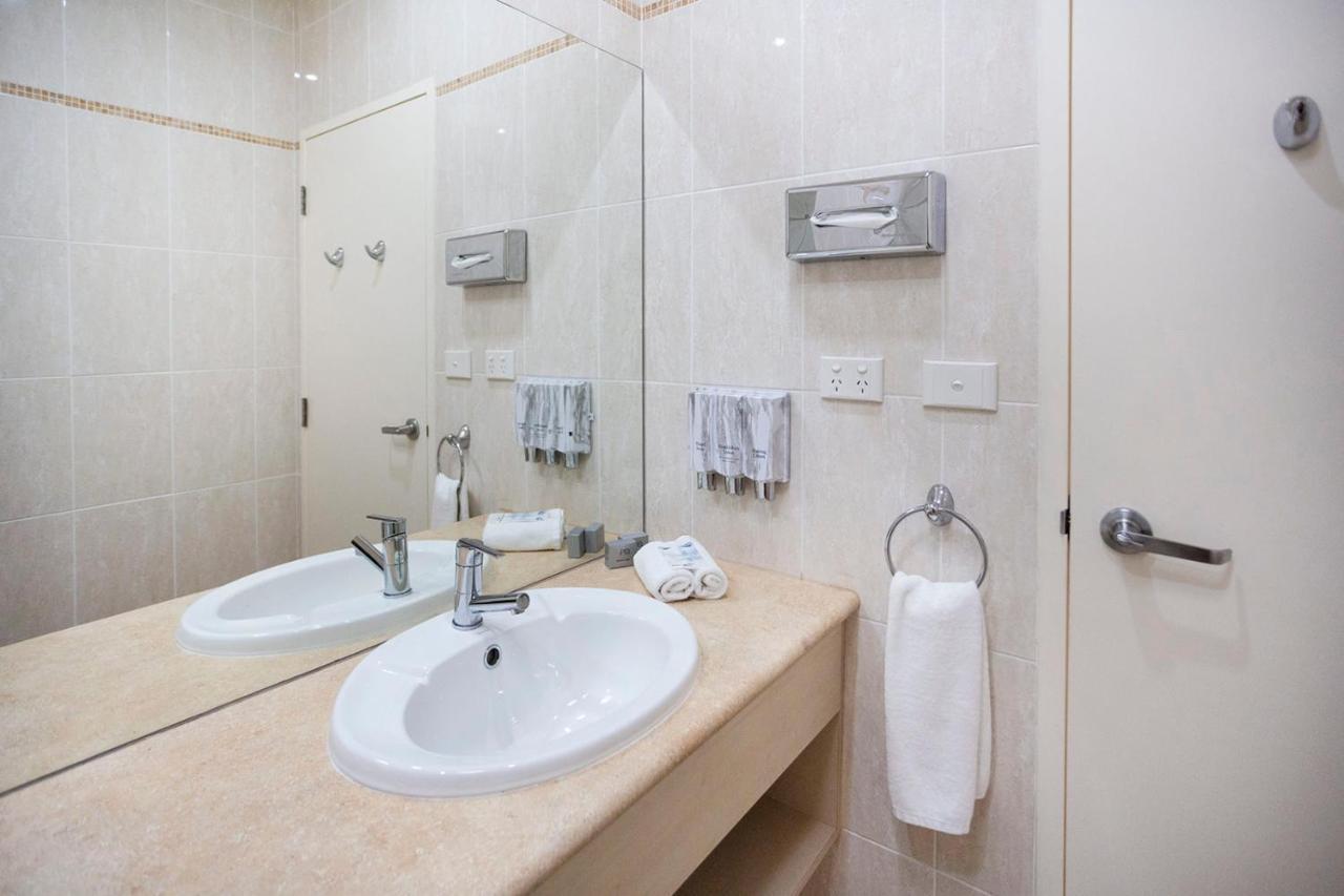 ฮอว์เคสบูรี่เรซคลับโมเต็ล วินเซอร์ ภายนอก รูปภาพ Bathroom