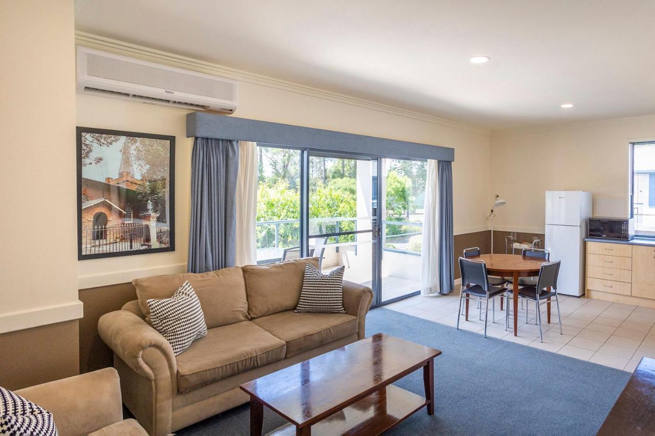 ฮอว์เคสบูรี่เรซคลับโมเต็ล วินเซอร์ ภายนอก รูปภาพ A typical apartment at the University of Western Australia