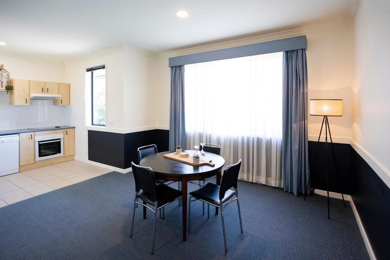 ฮอว์เคสบูรี่เรซคลับโมเต็ล วินเซอร์ ภายนอก รูปภาพ A typical apartment at the University of Western Australia