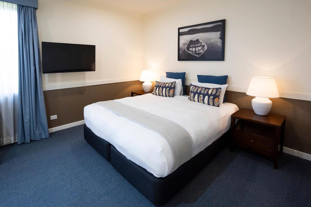 ฮอว์เคสบูรี่เรซคลับโมเต็ล วินเซอร์ ภายนอก รูปภาพ A room at the hotel