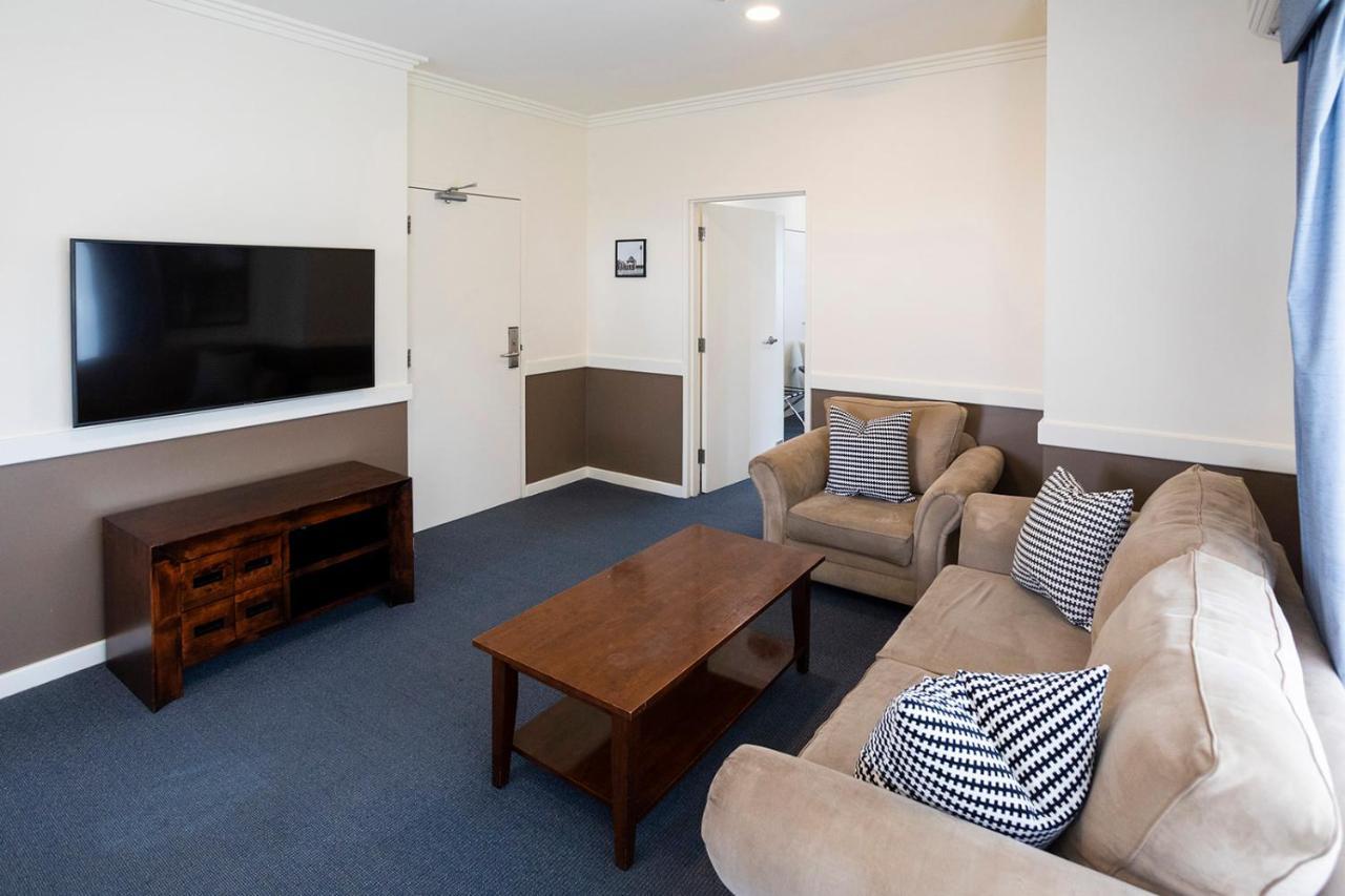 ฮอว์เคสบูรี่เรซคลับโมเต็ล วินเซอร์ ภายนอก รูปภาพ A common room at the University of New England